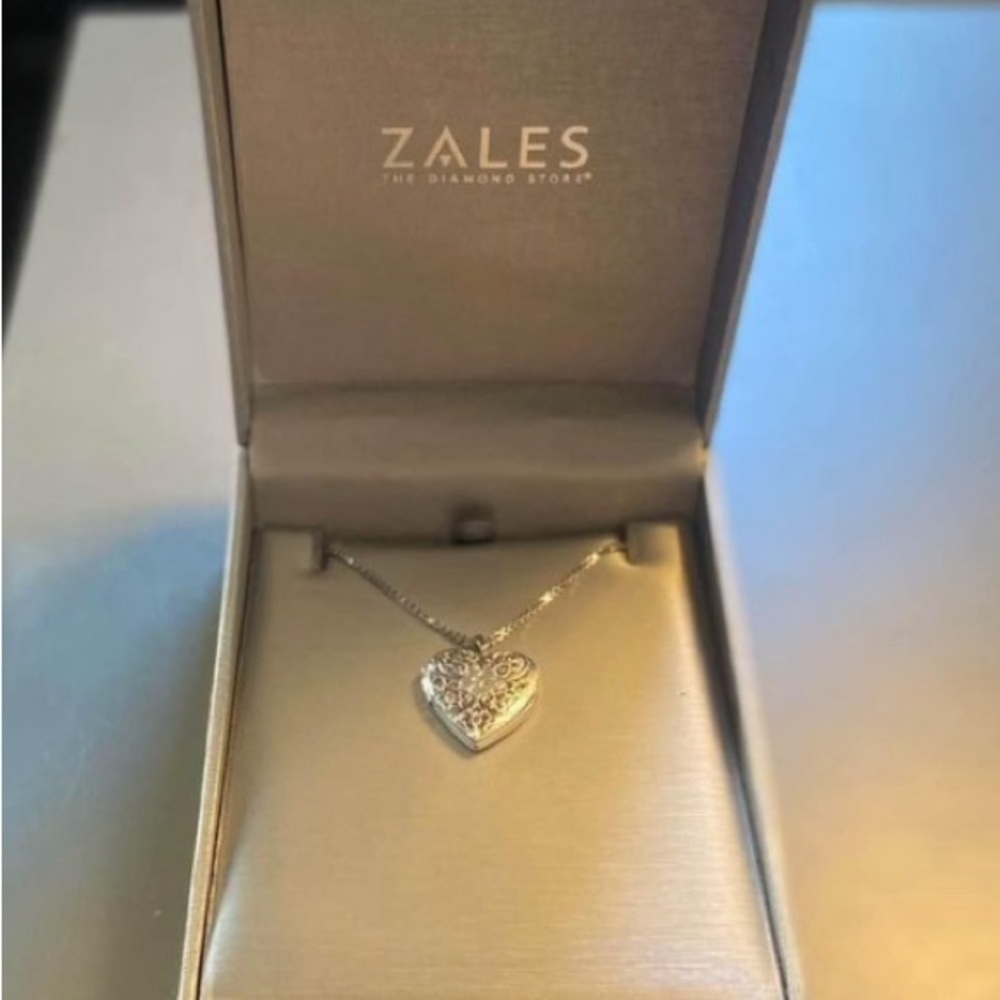 Zales Sterling Silver 💖 Locket - Picture 3 of 7
